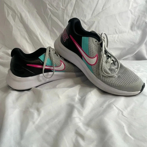 Nike Star Runner 3 SE (DD1144 001)- Grey Fog/White Black Size 5Y - Picture 1 of 12